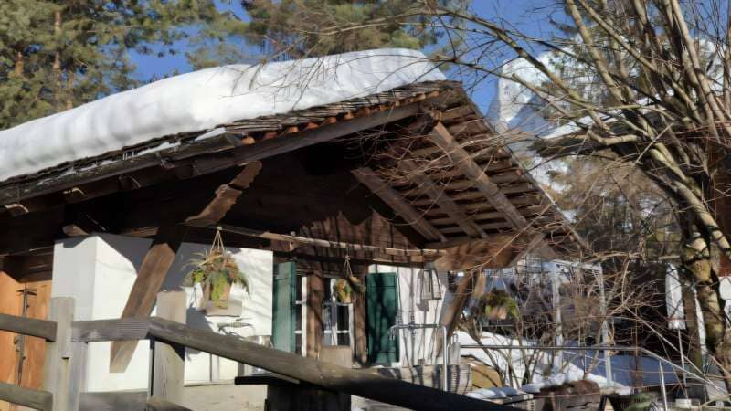 Cientistas criam painéis de madeira sustentáveis ​​com técnicas tradicionais de fabricação de telhas